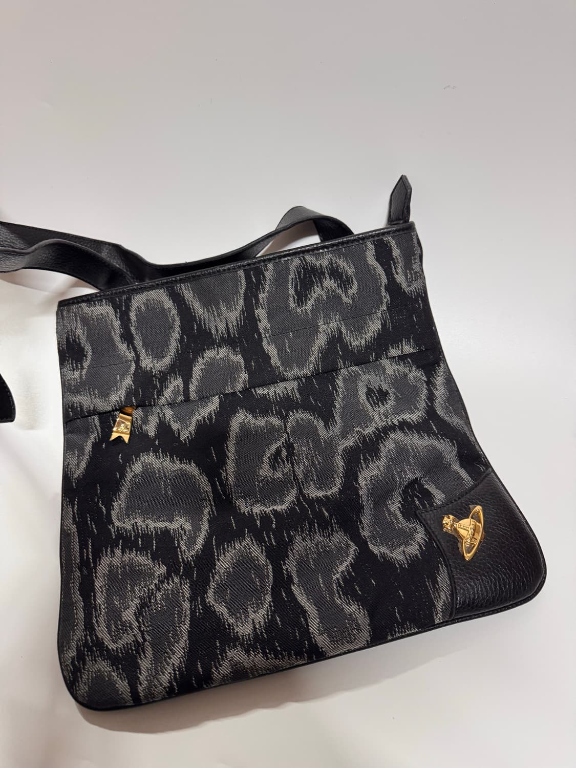 비비안웨스트우드 레오파드 크로스백 상품이미지5