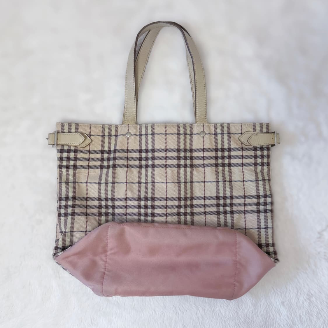 Burberry 버버리 블루라벨 딸기우유 버클 모리걸 숄더백  ≽^•⩊• 상품이미지2