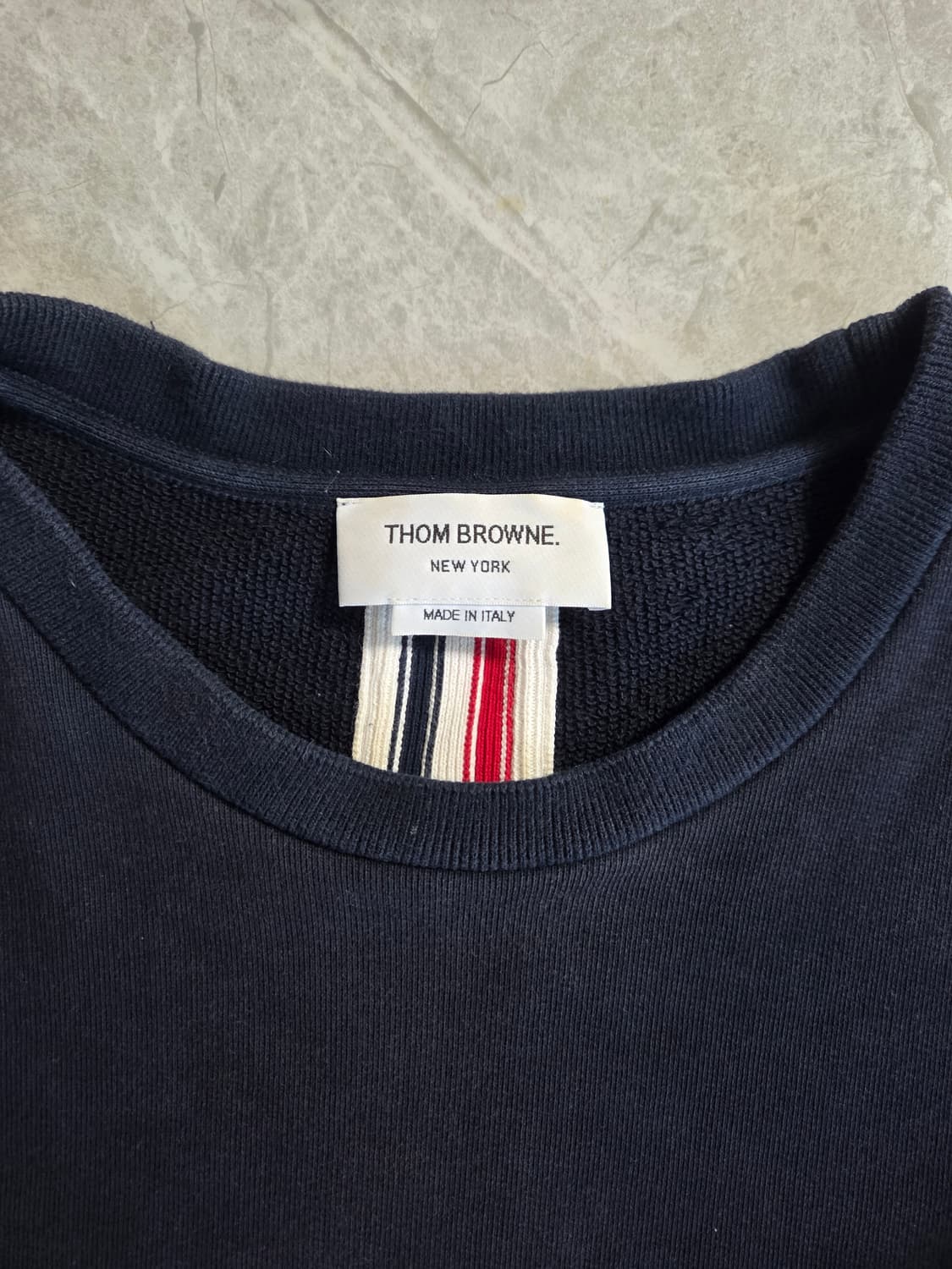 [정품] 톰브라운 백삼선 네이비 맨투맨 상품이미지5