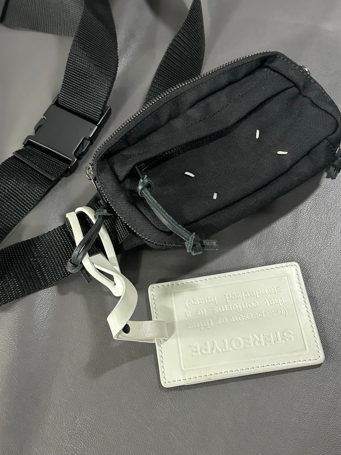 마르지엘라 스몰 스티치 크로스백 블랙 상품이미지2