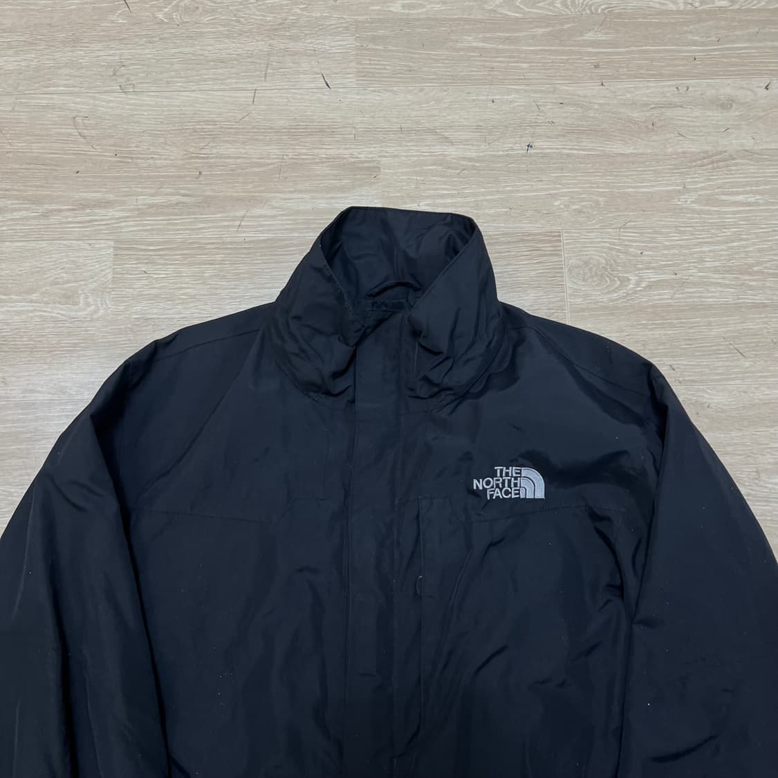 노스페이스 스탠드넥 로고 자수 바람막이 자켓 [블랙] M/95 상품이미지2