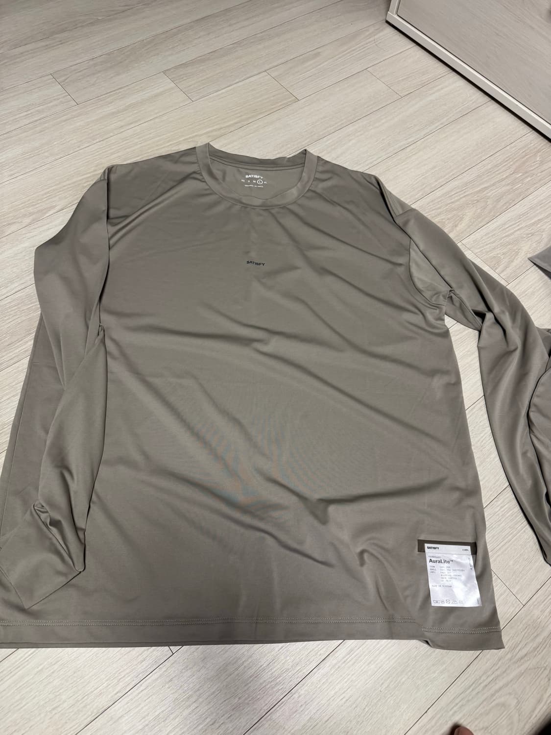 세티스파이 satisfy 아우라라이트 롱슬리브 새상품 상품이미지2