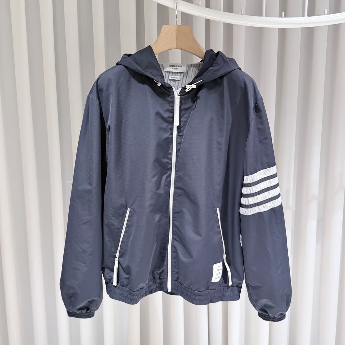 (A+/3) / 톰브라운 사선완장 립스탑 메쉬 네이비 바람막이 상품이미지1