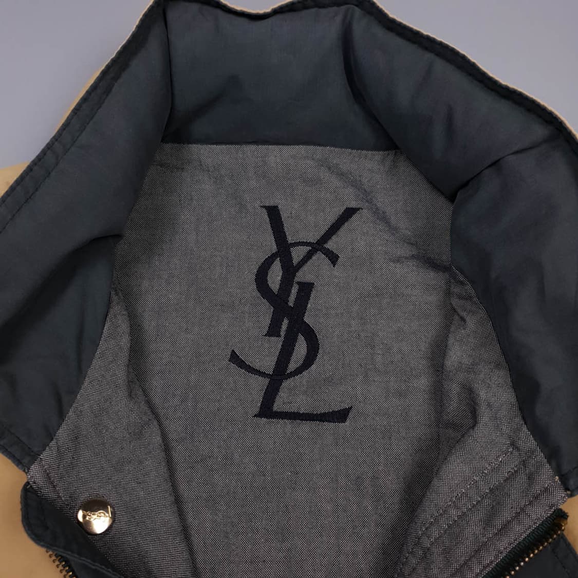 입생로랑 YSL 베이지 포켓 자수로고 히든후드 스윙톱  상품이미지6