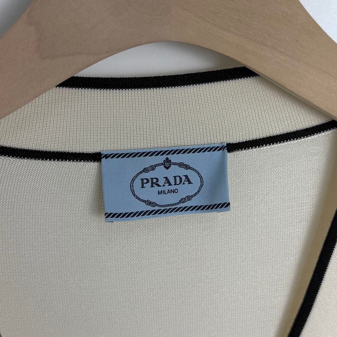 프라다 로고 자수 가디건 38사이즈 상품이미지4
