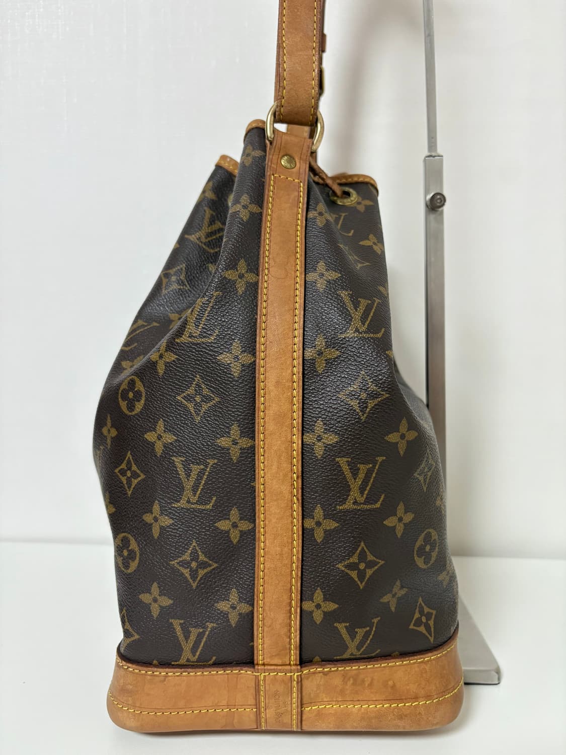 루이비통 노에 숄더백 상품이미지4