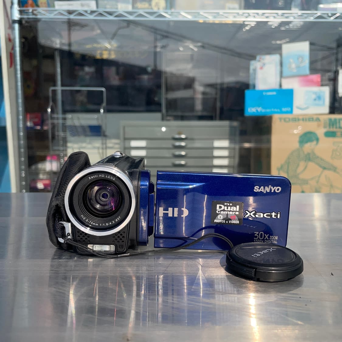 SANYO Xacti VPC-TH1 HD Camcorder (Blue) 상품이미지8