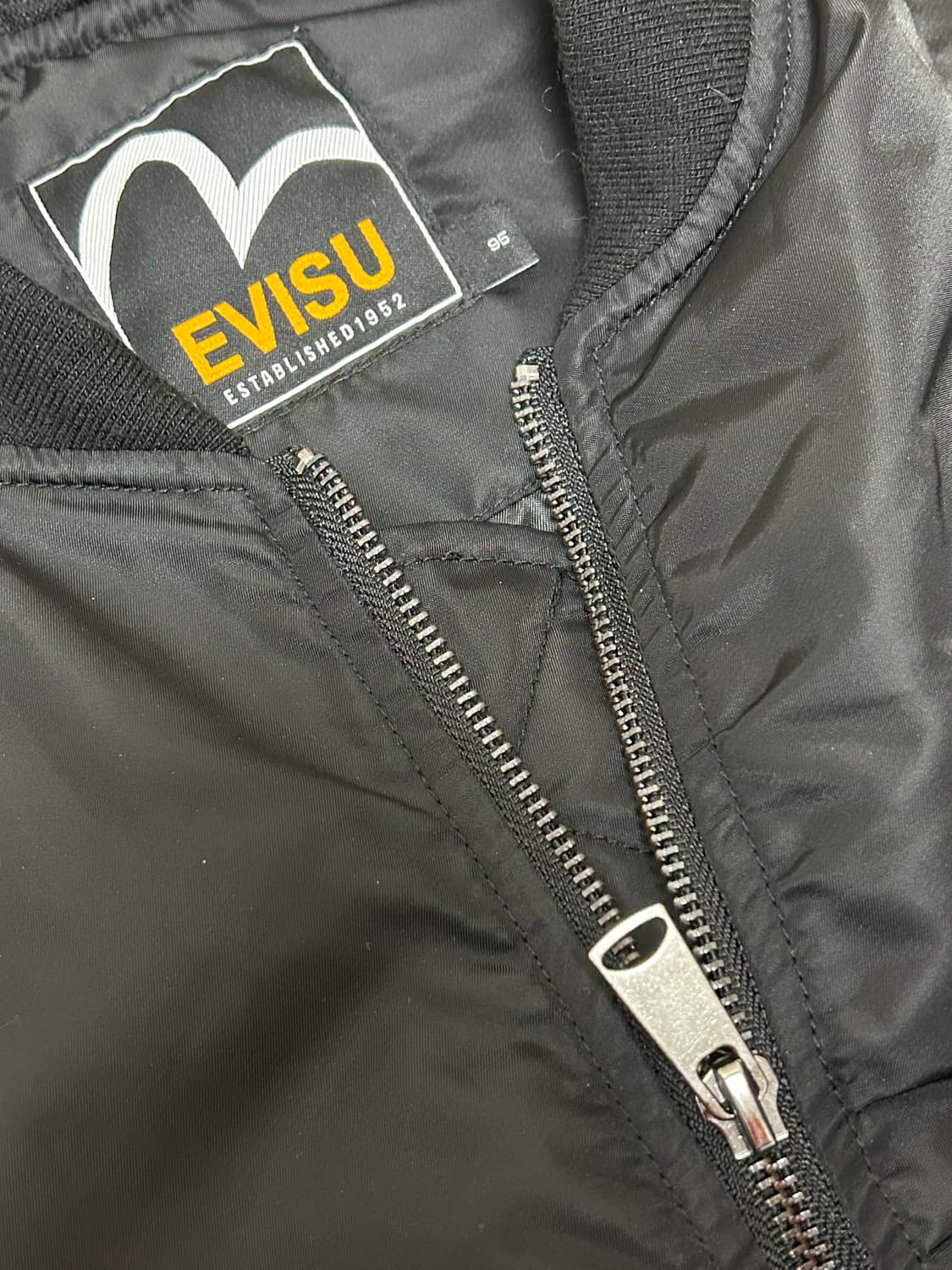 에비수 블랙 자수 붐버 바람막이 자켓 상품이미지6