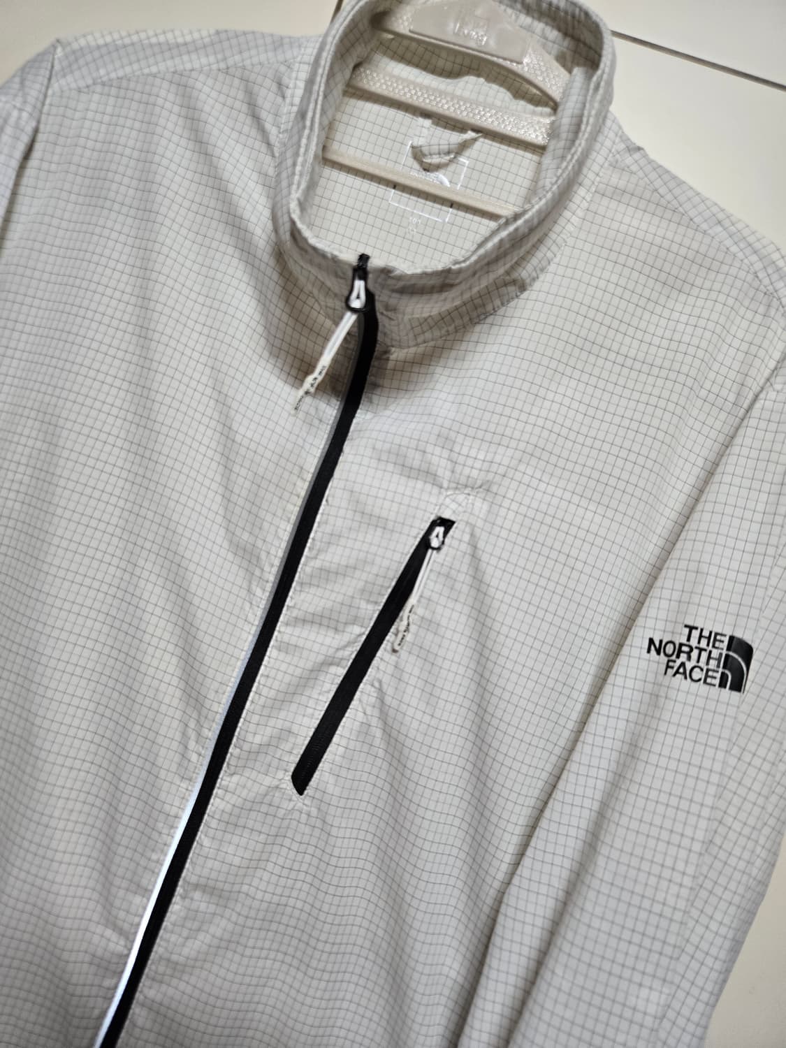 노스페이스 남성 체크패턴 경량 바람막이 점퍼(100사이즈) 상품이미지2