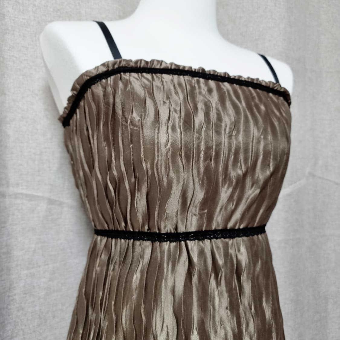 엑시즈팜 원피스 새틴 물결 롱원피스 카키색 (미디움) 새상품 상품이미지3