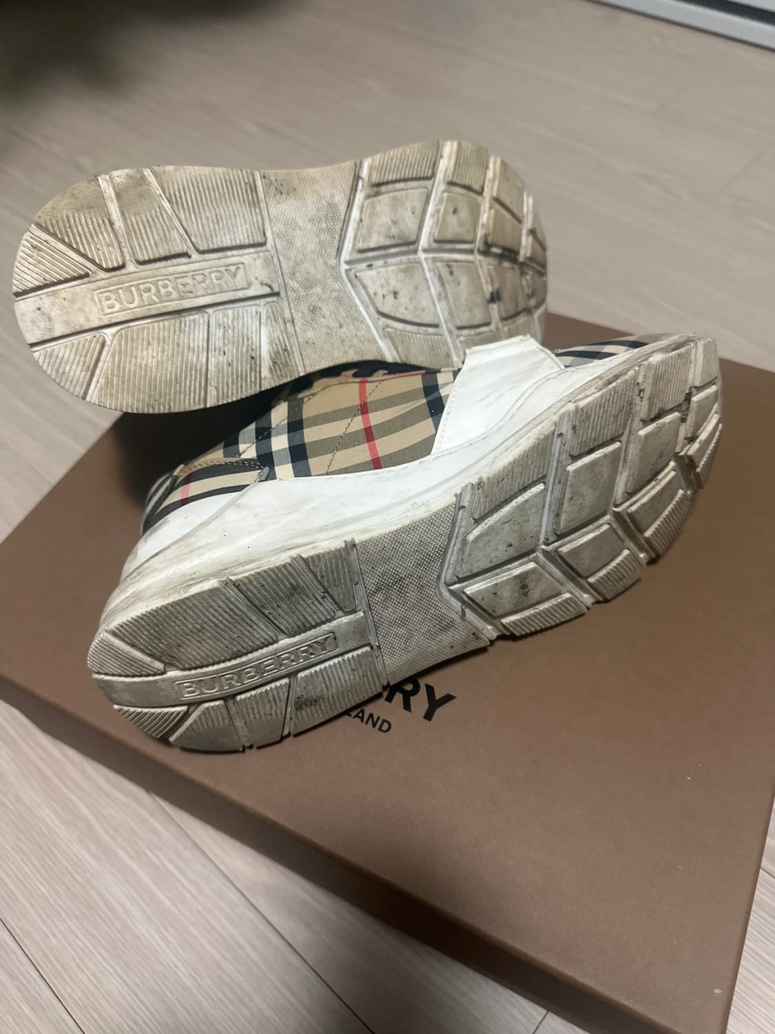 버버리 벨크로 스니커즈 상품이미지9