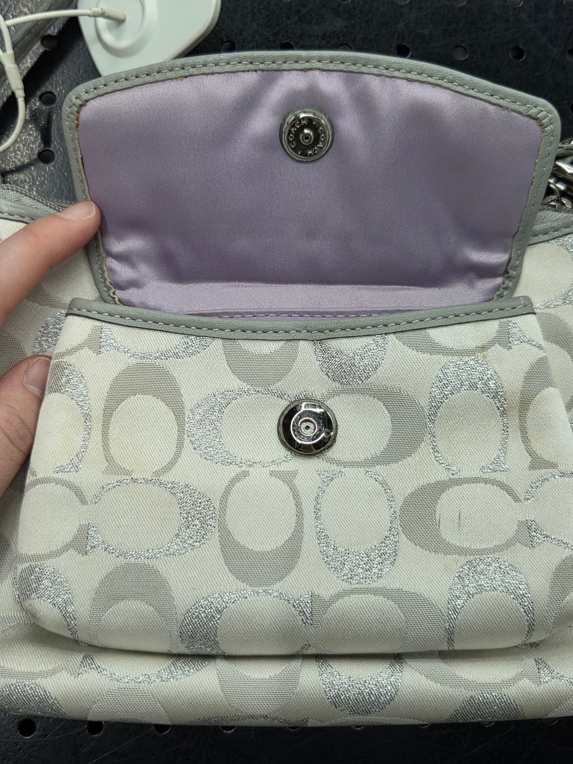 Coach 코치 아이보리 그레이 크로스백 상품이미지3