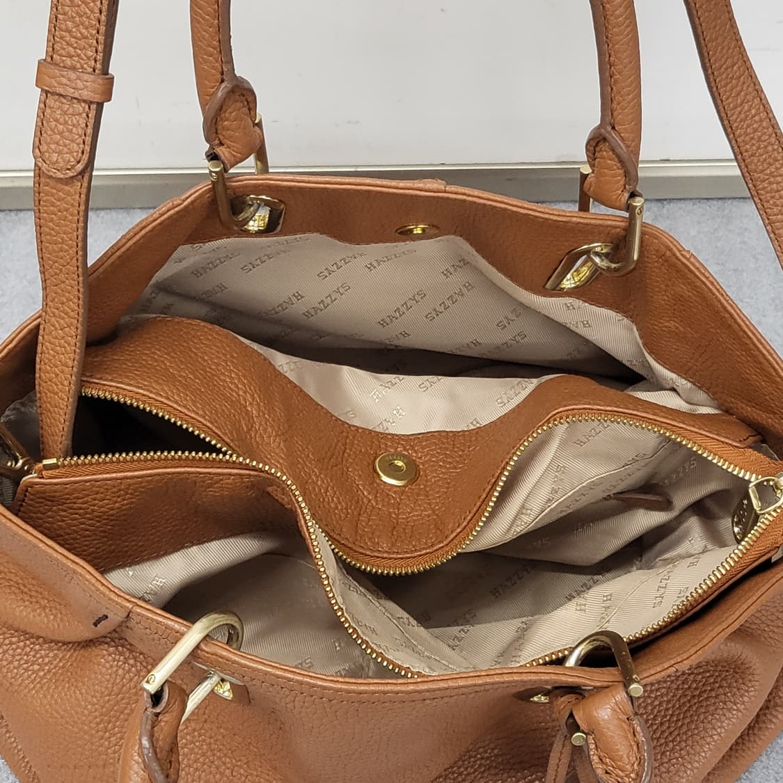 상태좋은 고급스러운 브라운 컬러의 헤지스 천연가죽 토트백 상품이미지10