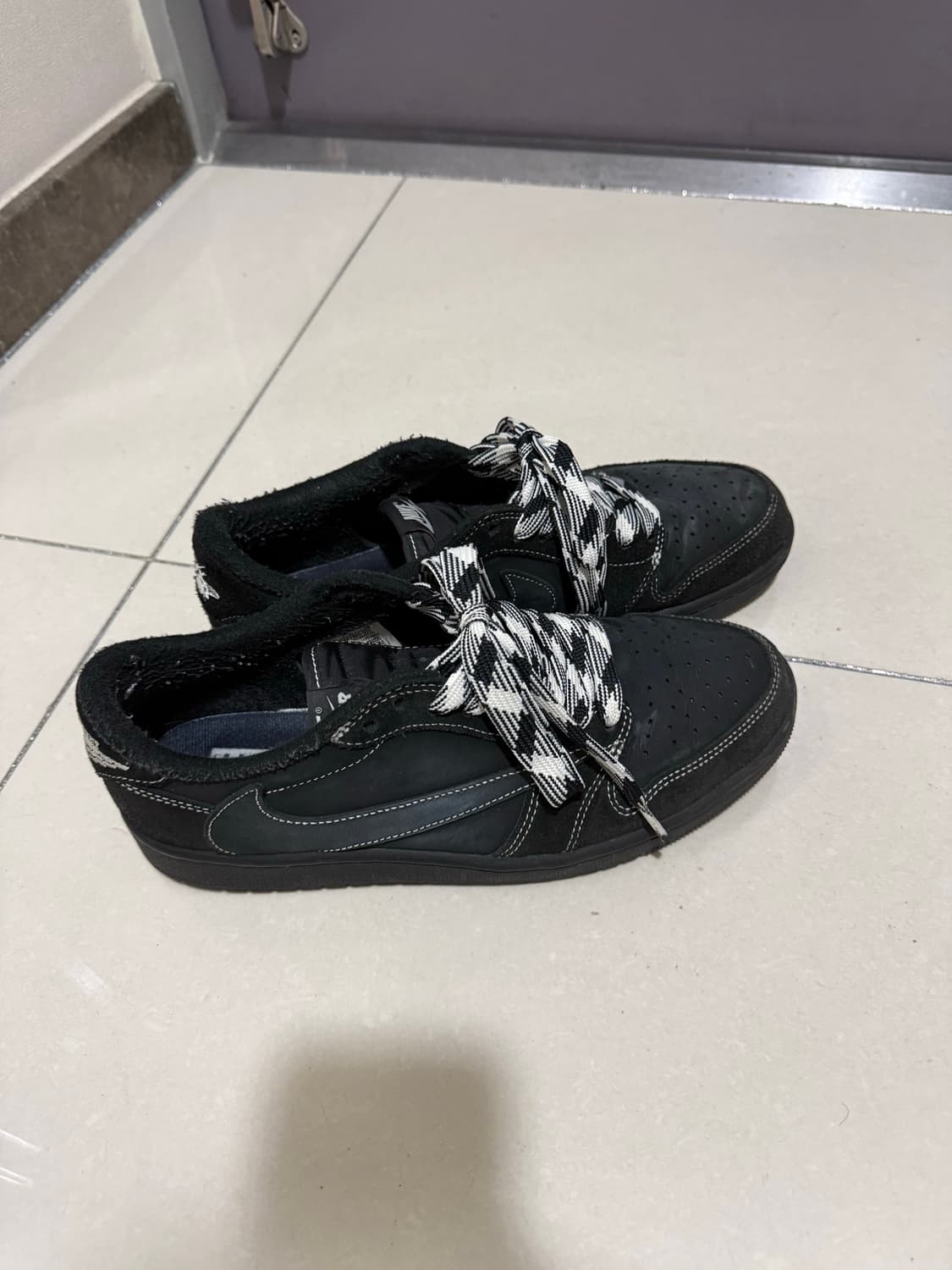 나이키 조던1 트래비스 스캇 블랙 팬텀 상품이미지1