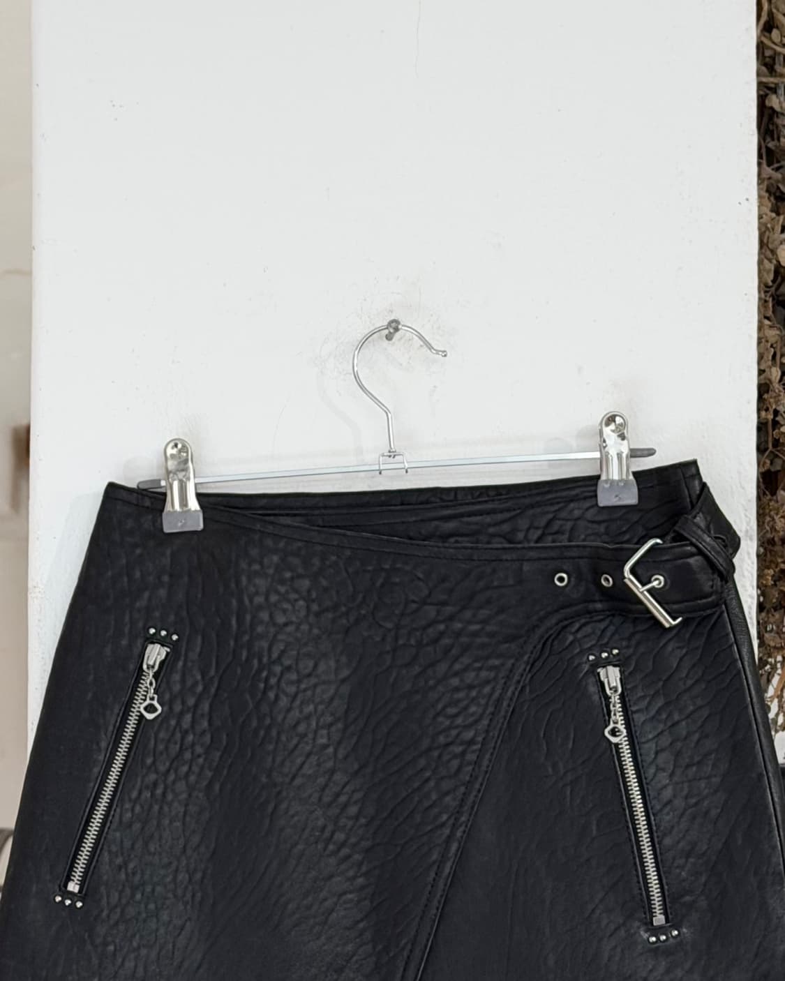 이자벨마랑 에뚜왈 블랙 램스킨 랩 프론트 바이커 미니 스커트 상품이미지2