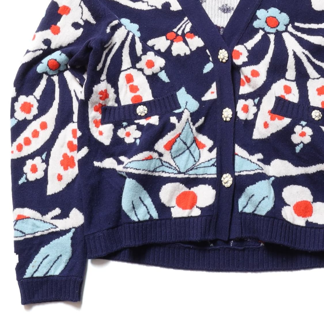 샤넬 Chanel Floral Cashmere Cardigan

 상품이미지3