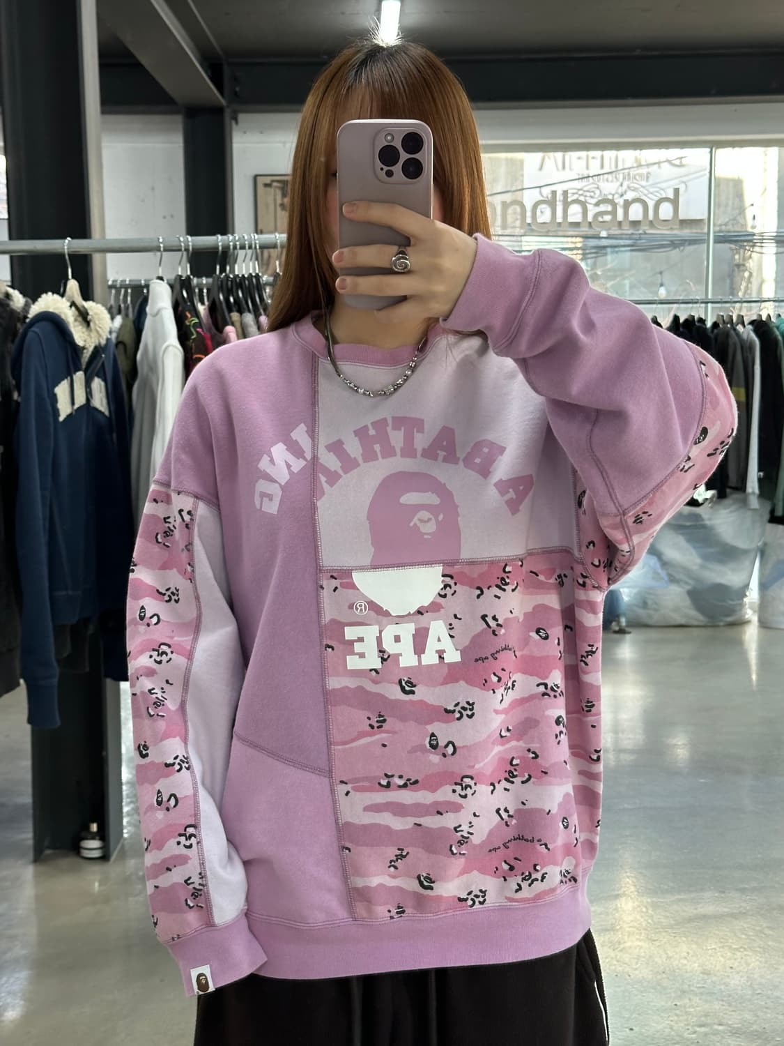 베이프 핑크사루 패치워크 데저트카모 맨투맨 상품이미지1