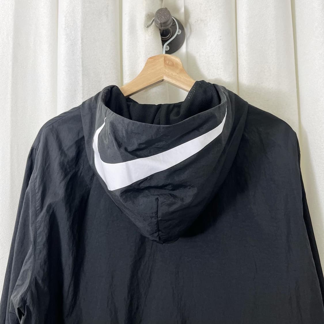 나이키 블랙 후드 로고 윈드브레이커 상품이미지5