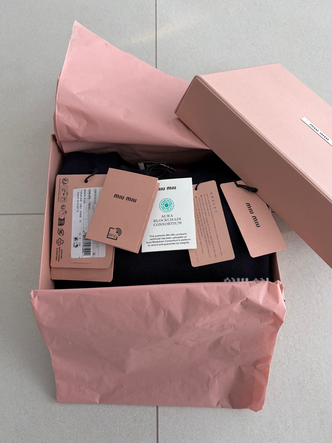 미우미우 네이비 크롭 울 스웨터 상품이미지8