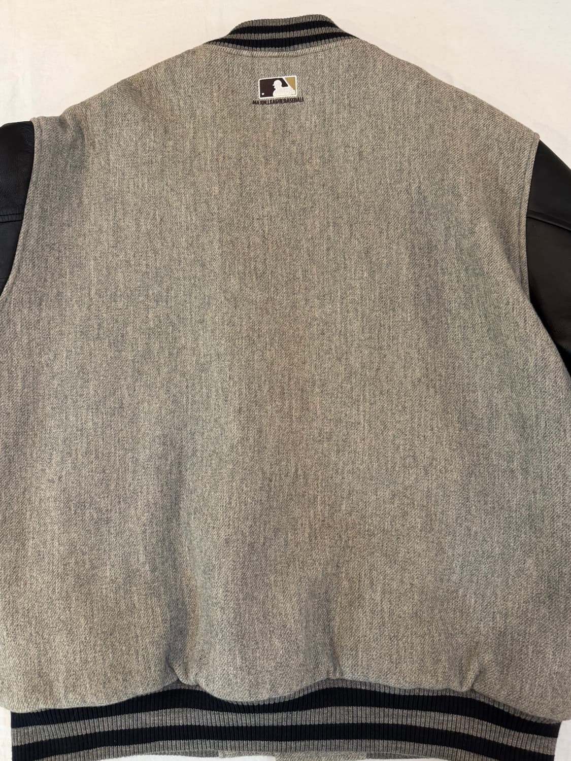 00s MLB 뉴욕 양키스 소가죽 바시티 자켓 그레이 블랙 상품이미지5