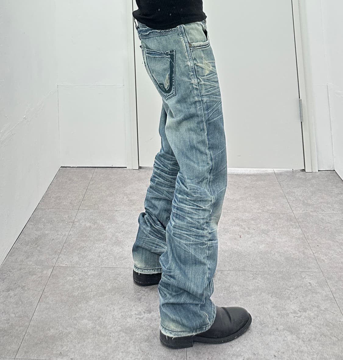 Fade lines sagging denim jeans 상품이미지1