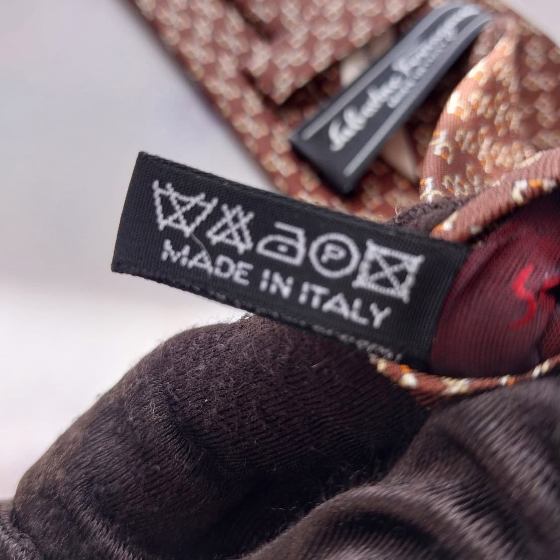 페라가모 실크 간치니 패턴 넥타이 9.2cm S~A+등급 K2350
 상품이미지10