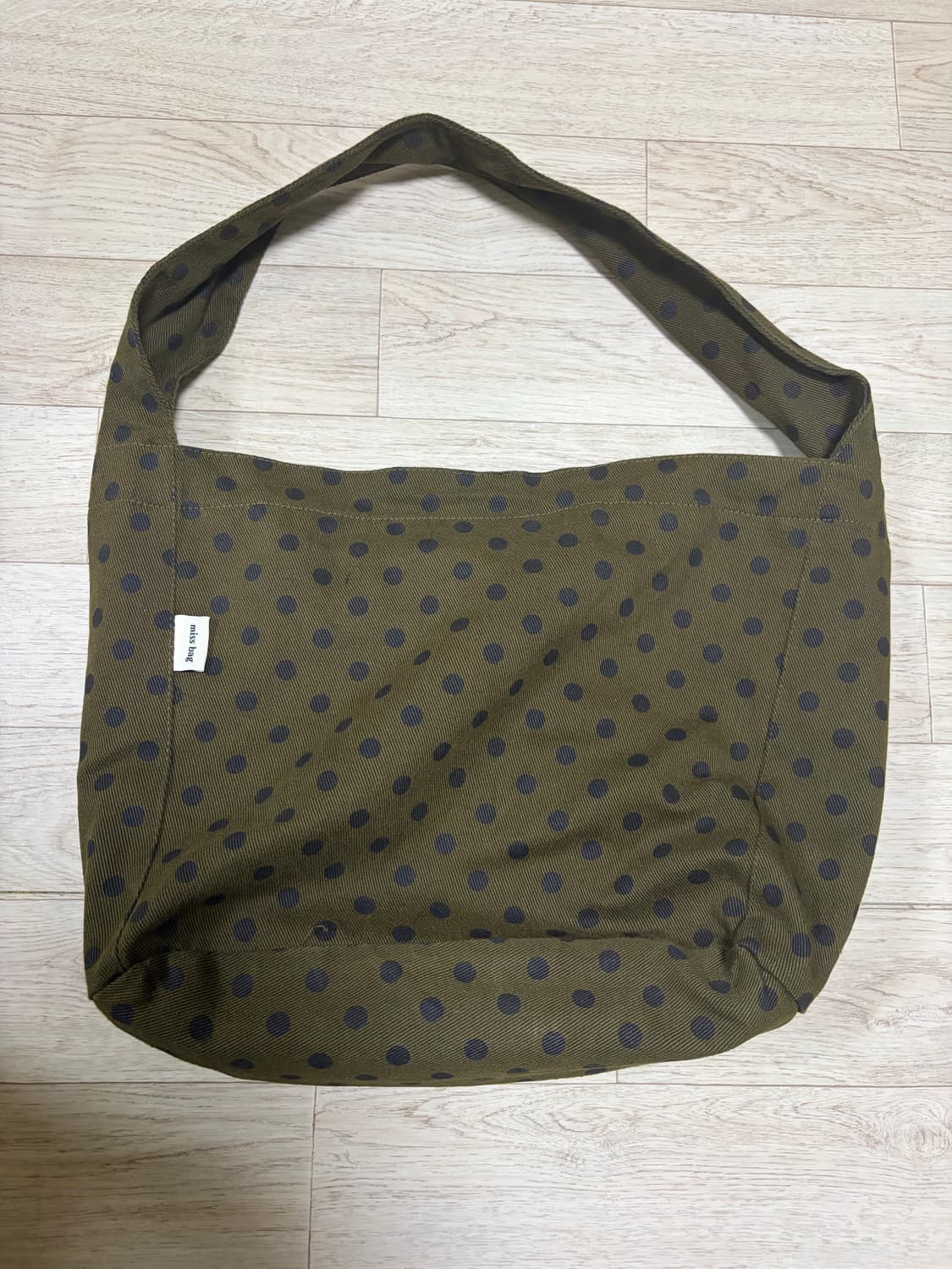 미스백 도트 숄더백 카키 상품이미지1