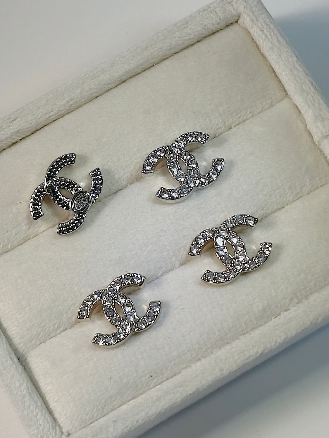 샤넬 크리스탈 업사이클링 귀걸이 골드 상품이미지5