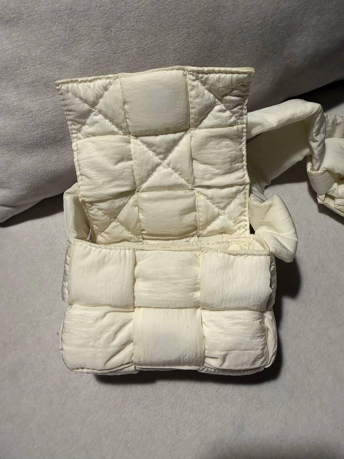 보테가베네타 미니 패딩 카세트 상품이미지3