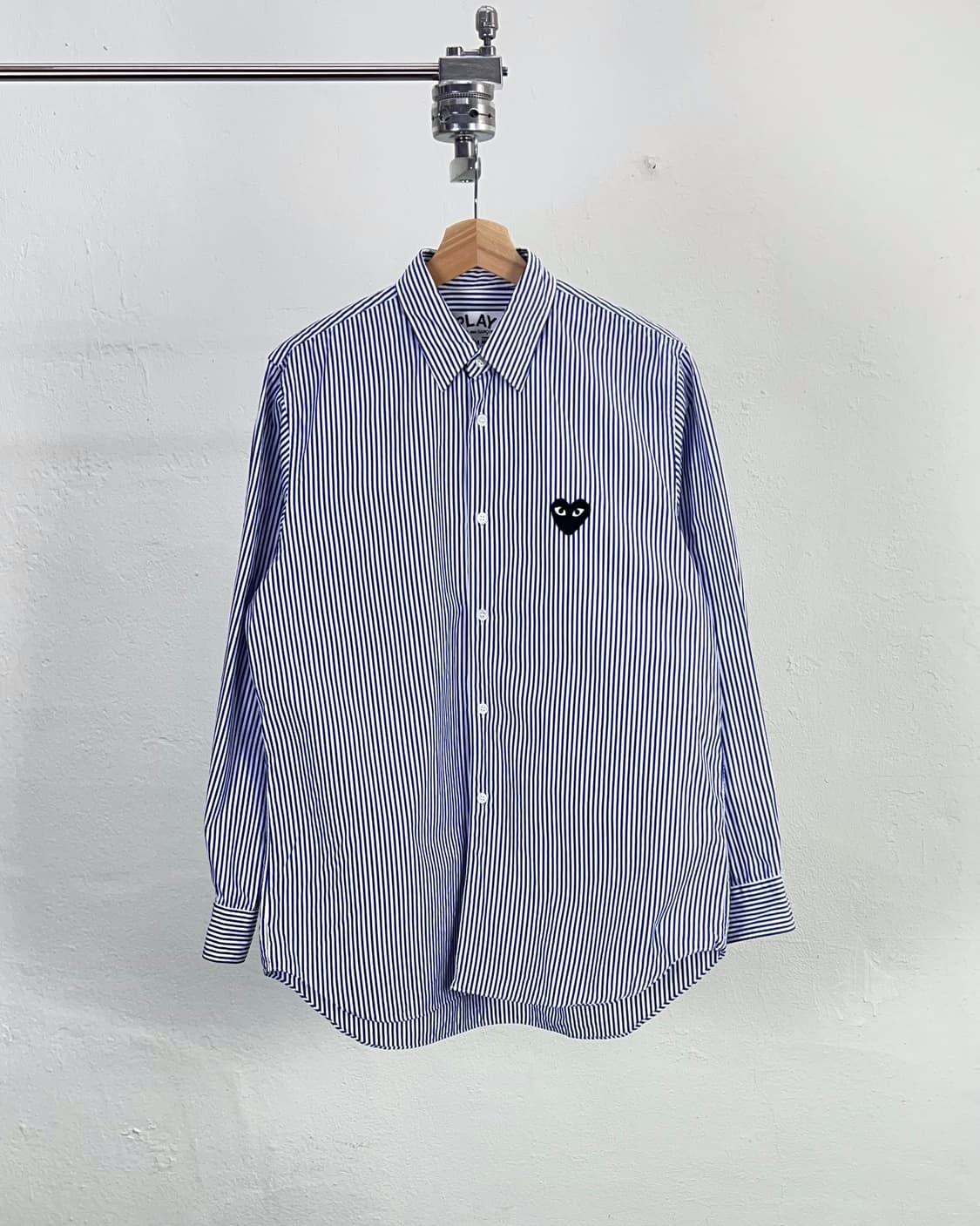 꼼데가르송 플레이 블랙 하트 와펜 스트라이프 셔츠 상품이미지1