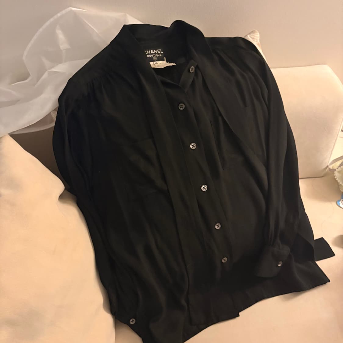 (정품) 샤넬 부티크 실크 100 타이 블랙 로고 블라우스 셔츠 상품이미지4