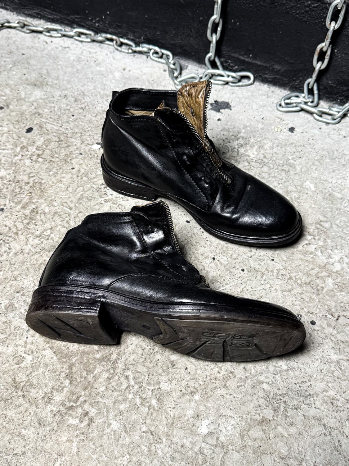 AS 98 – Front Zip Leather Ankle Boots   상품이미지1