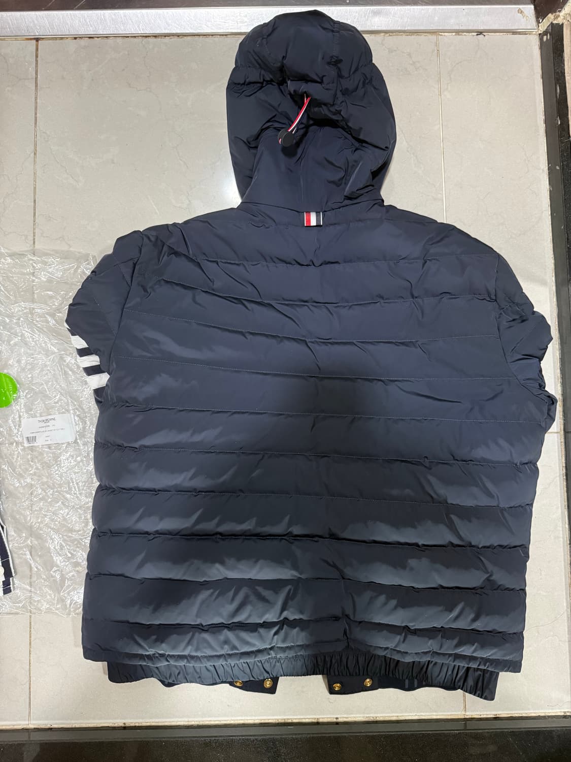 [당일출고,4사이즈] 톰브라운 사선완장 트윌 다운 패딩 상품이미지8