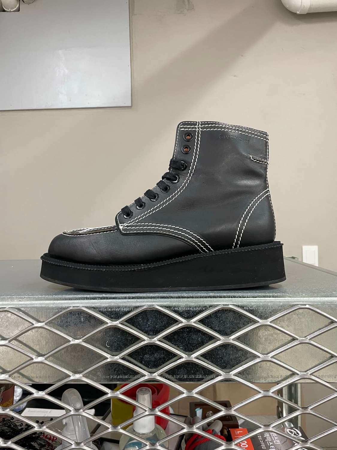 지방시 블랙 레더 앵클 부츠42 상품이미지1