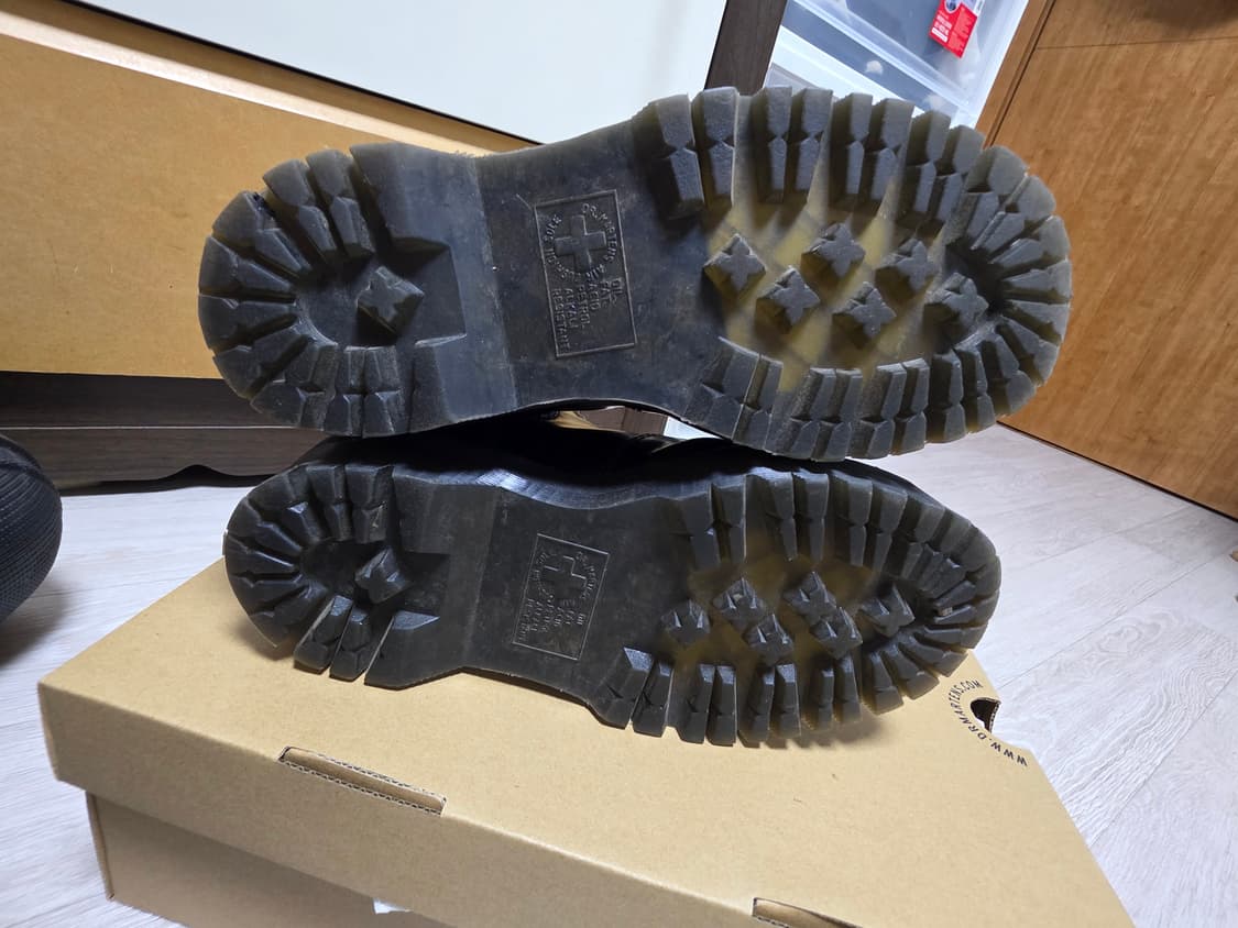 닥터마틴 2976 쿼드 UK3(220~225) 상품이미지8