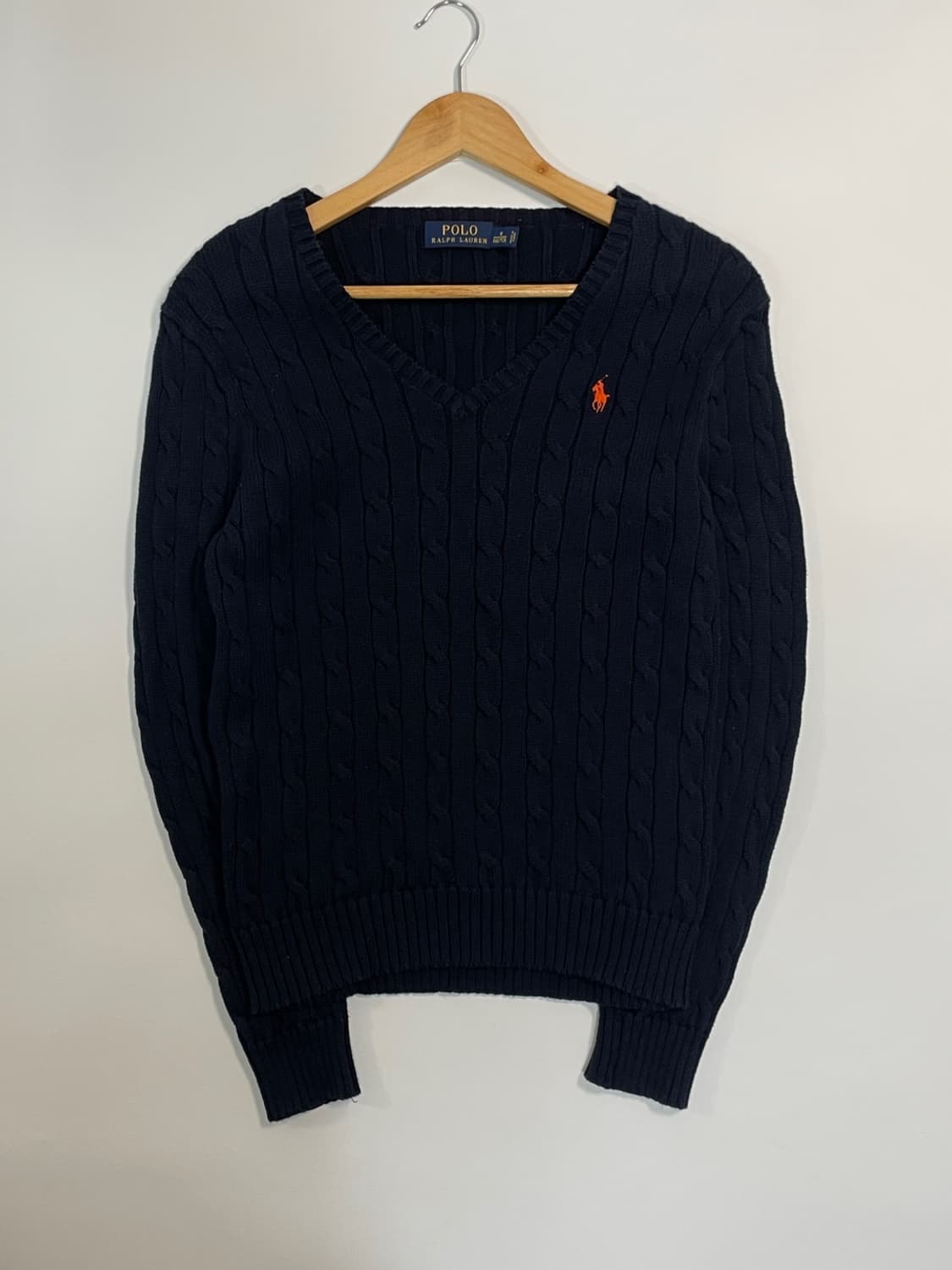 폴로 꽈배기 V넥 니트
 상품이미지4