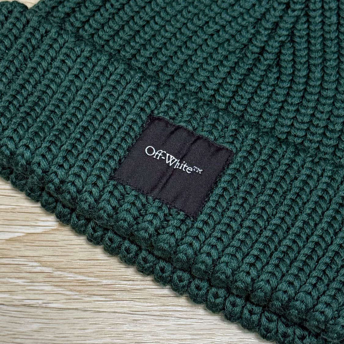 [S+급/OS] 오프화이트 로고 패치 비니 다크 그린 상품이미지2