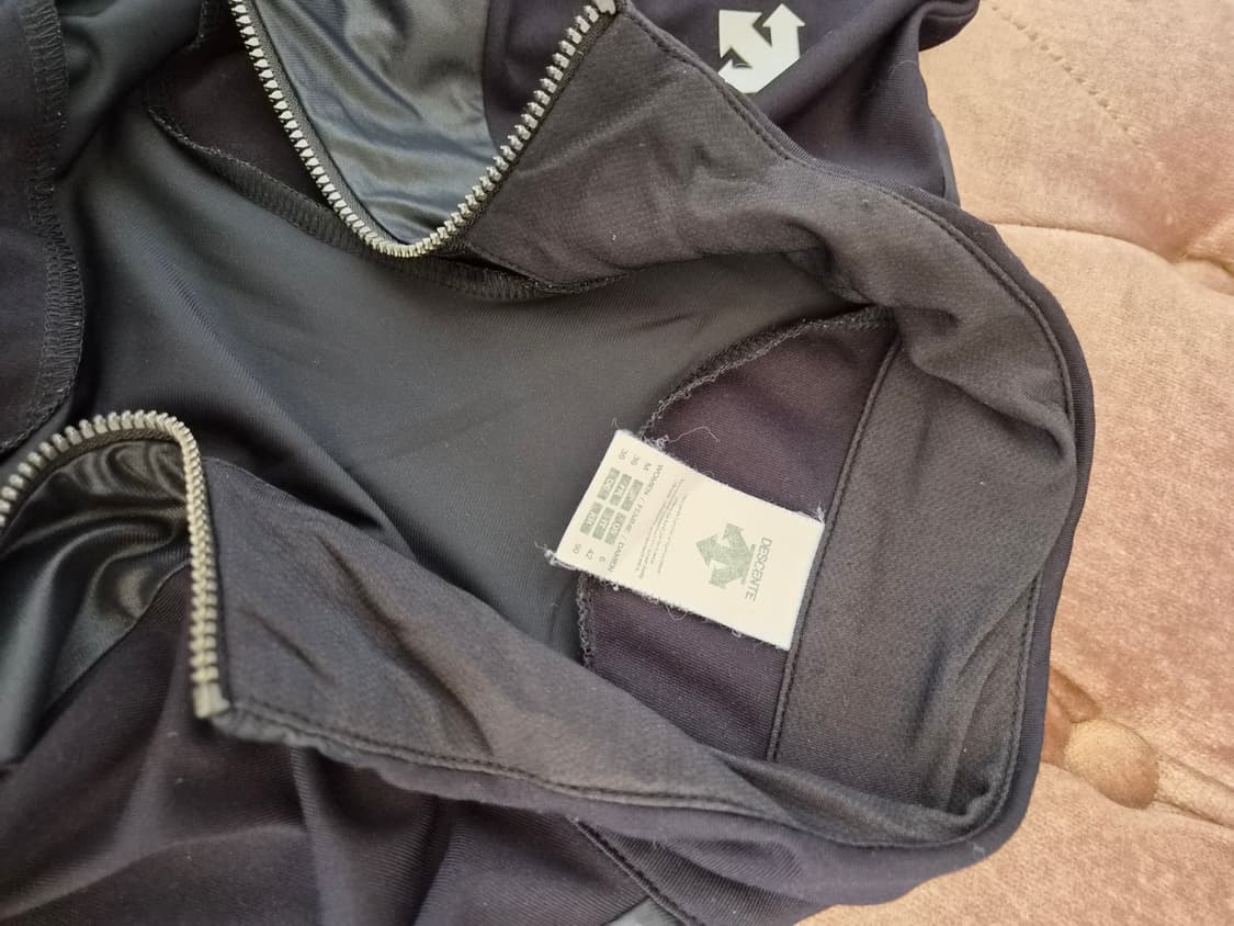 데상트 여성 러닝블랙져지 90사이즈 상품이미지6