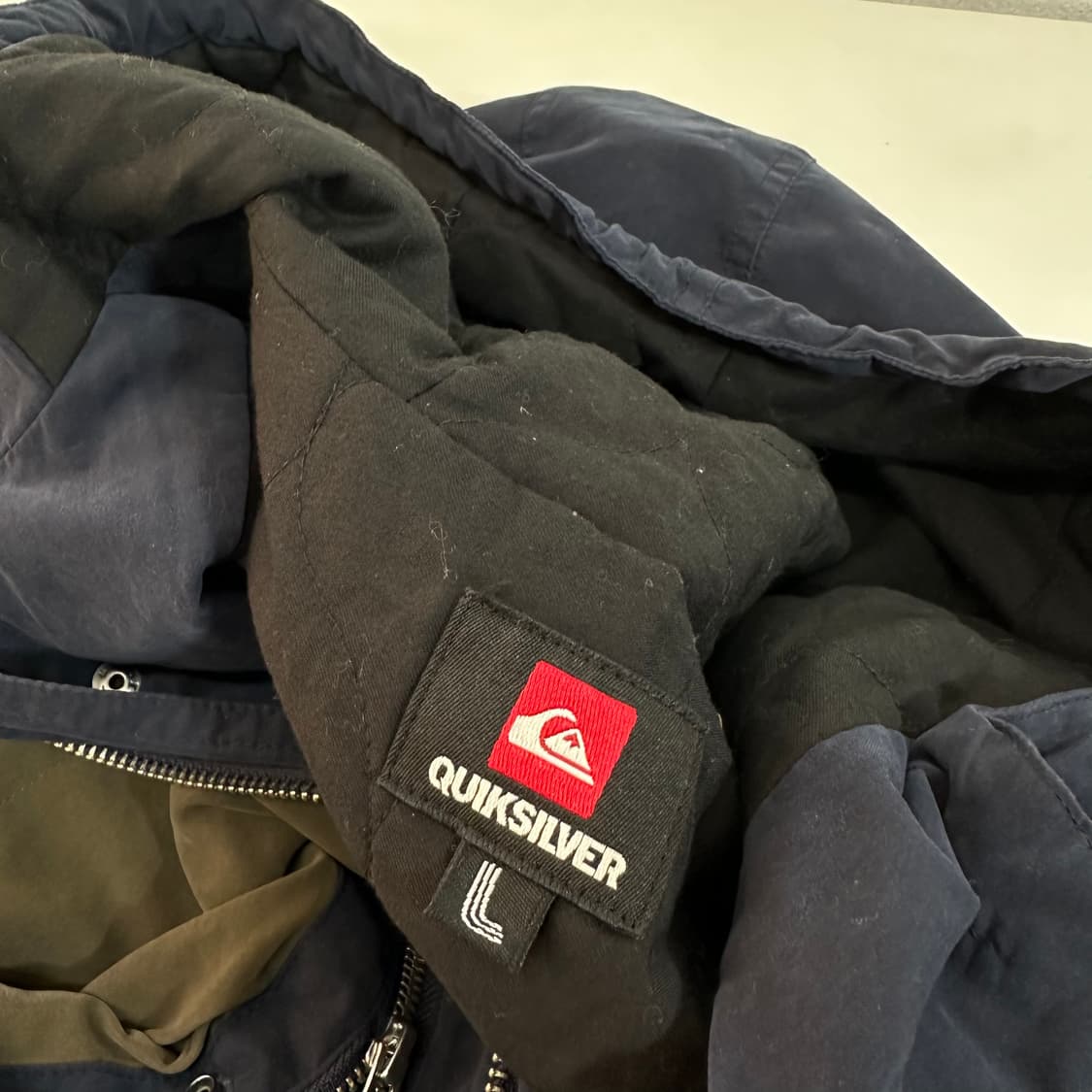 L 퀵실버 멀티컬러 기본로고 투웨이 누빔후드점퍼 상품이미지6