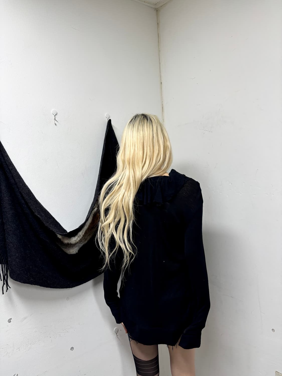 “Vintage” loose fit Black V Neck sleeve 상품이미지4