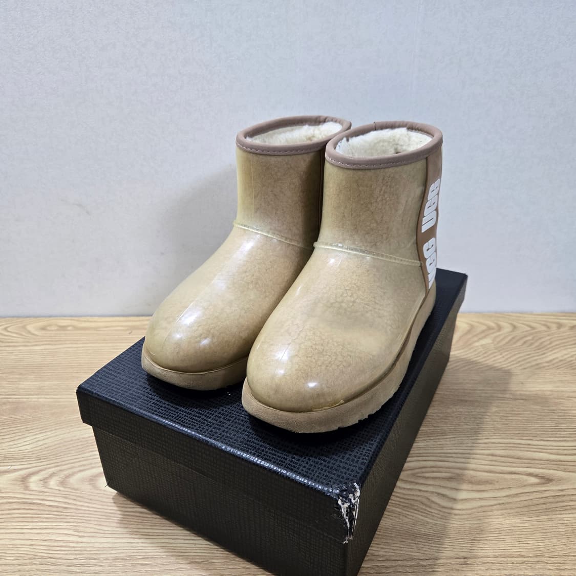 240 UGG 미국어그 클리어 미니 베이지 방수어그 상품이미지1