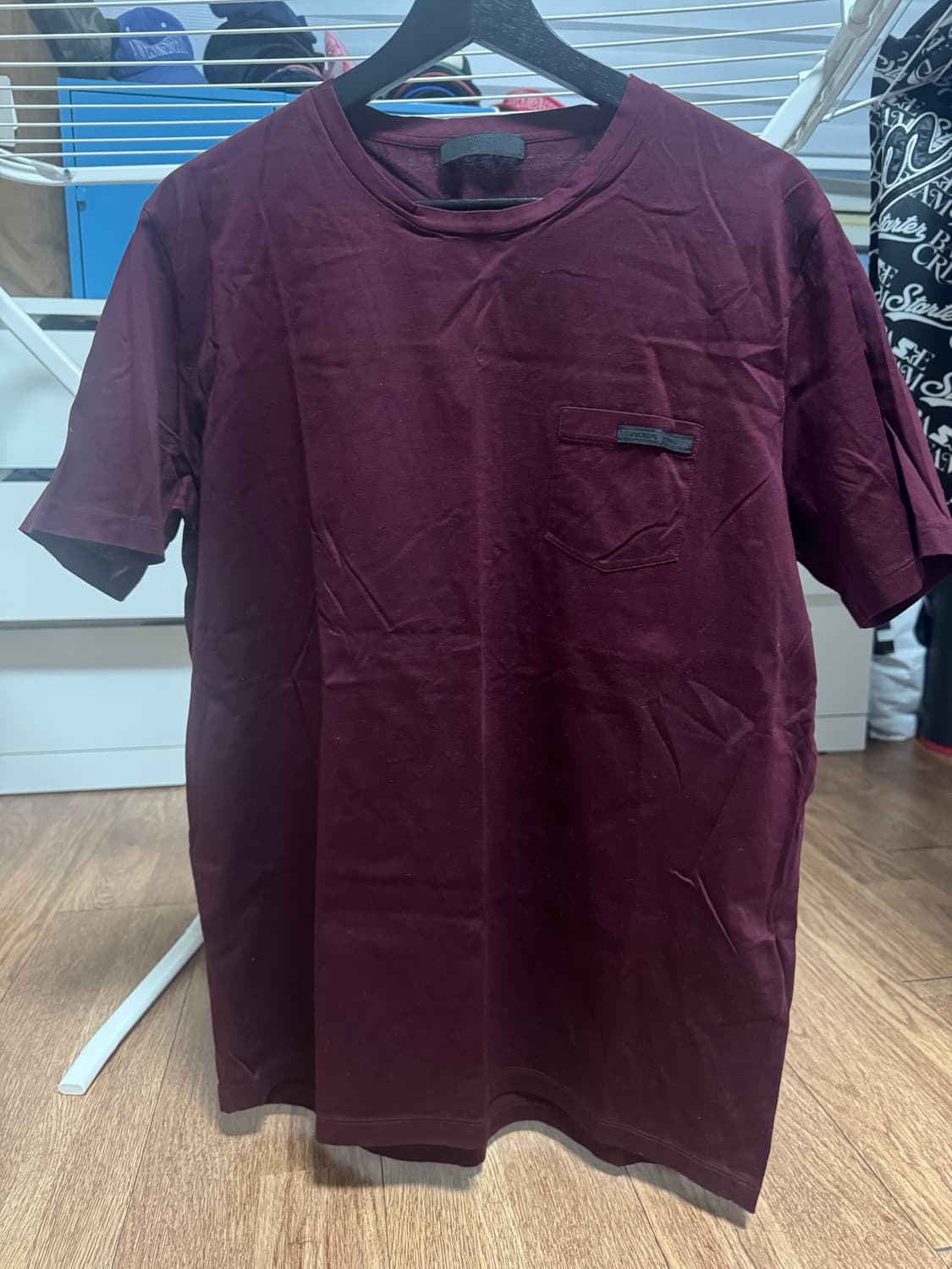 프라다 포켓티셔츠 버건디컬러 팝니다 상품이미지1