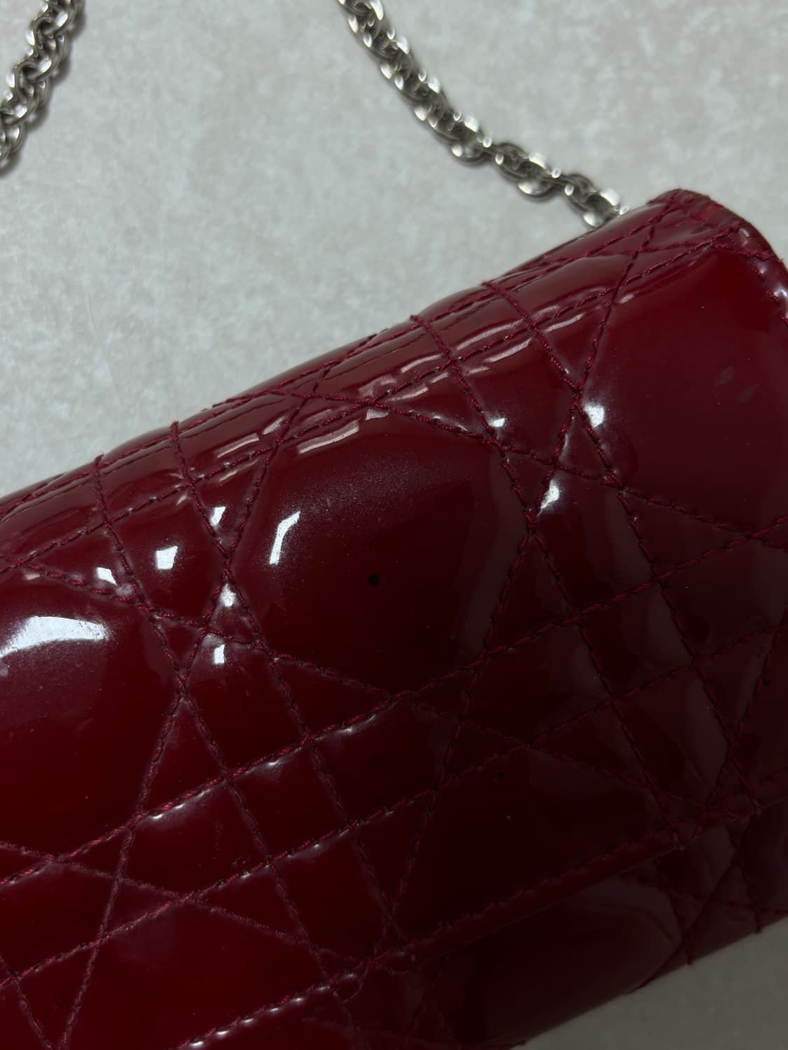 디올 레이디디올 까나쥬 체인 장지갑 레드 상품이미지3