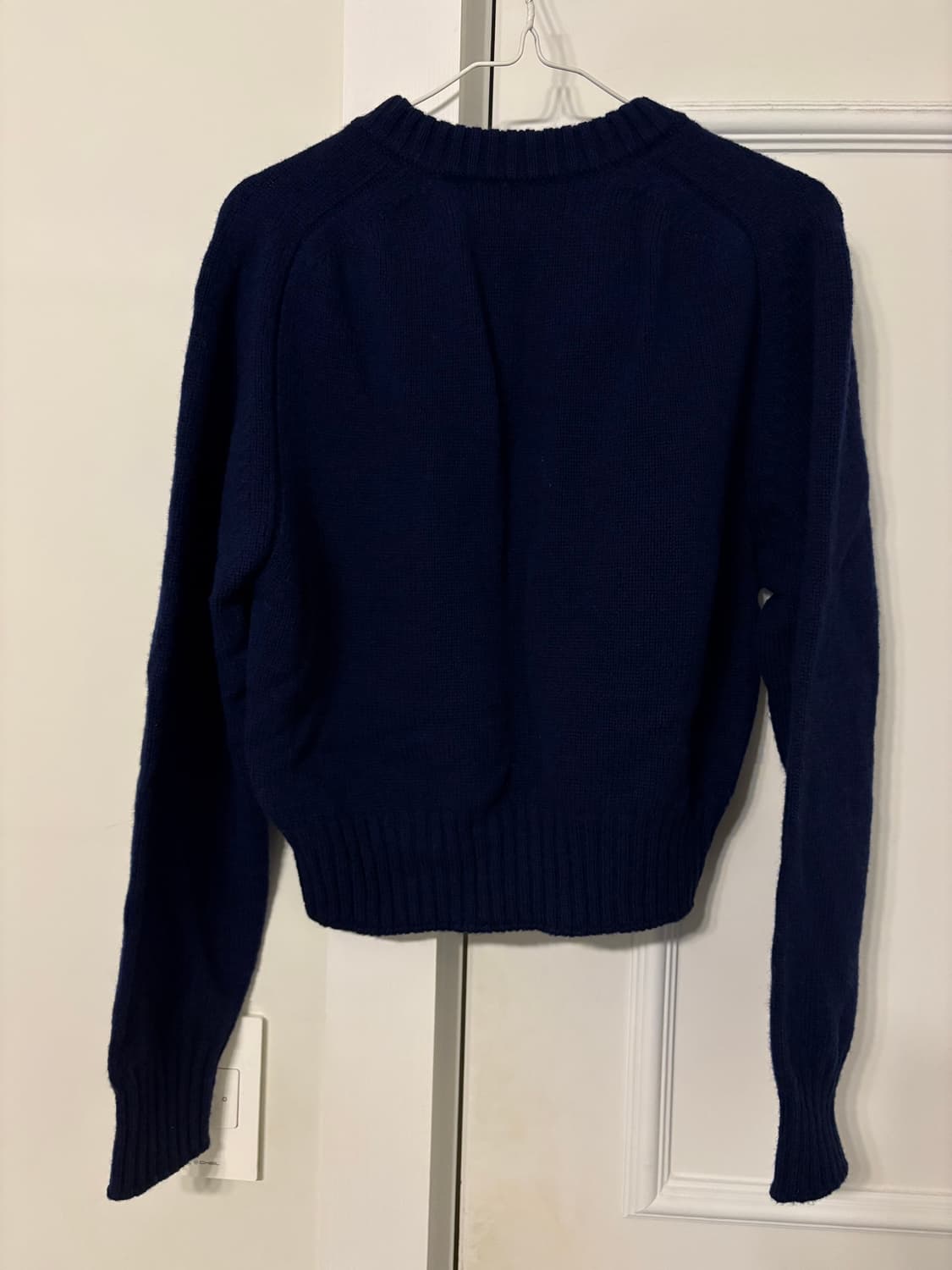 얼바닉30 울100 브이넥 니트 상품이미지6