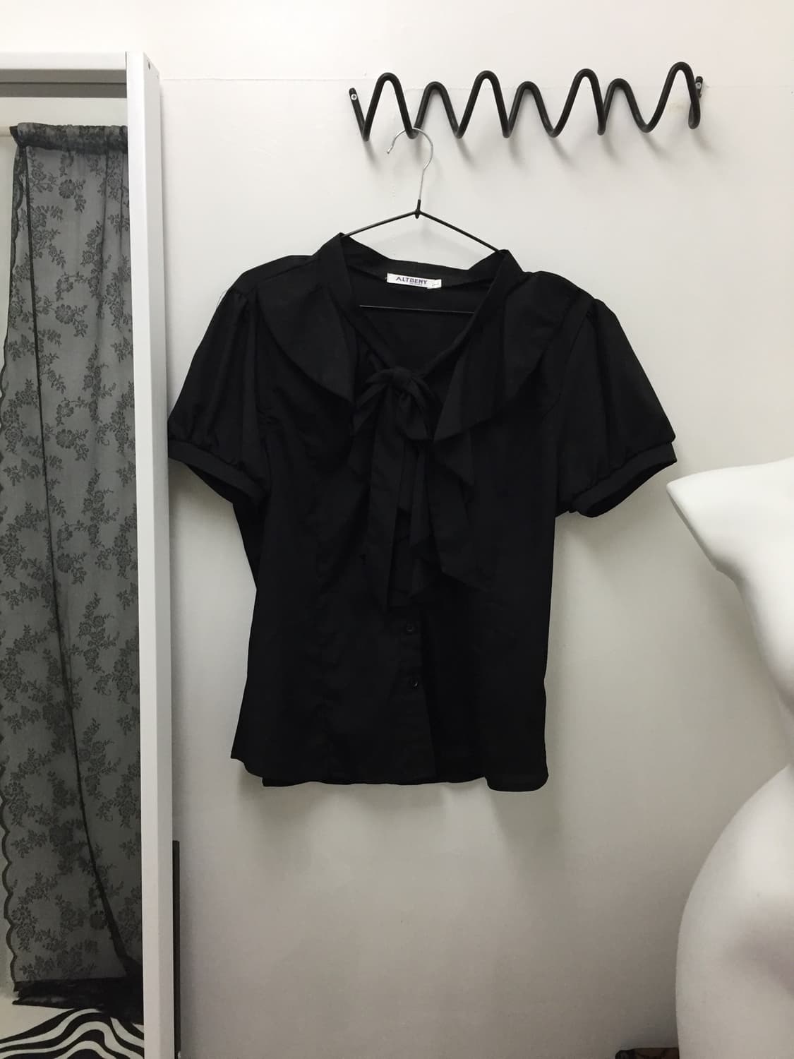 공겜여주 리본 러플 블라우스 상품이미지1