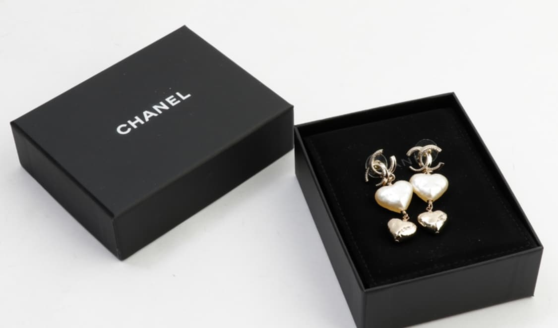 샤넬 CC로고 진주 하트 드롭 이어링 샴페인골드 귀걸이 상품이미지4