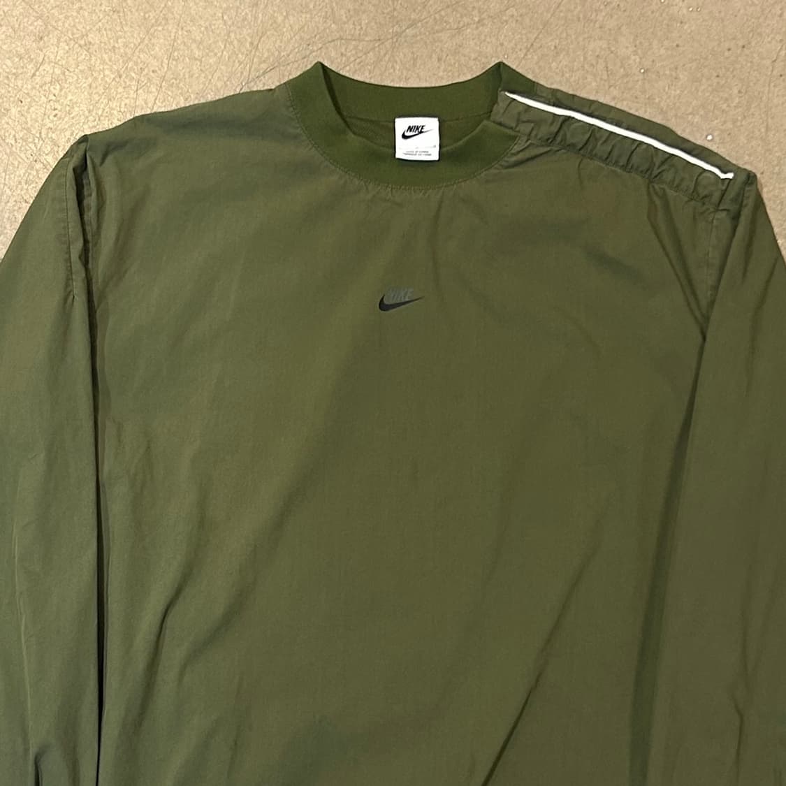100 나이키 센터 스우시 풀오버 카키 바람막이 상품이미지1