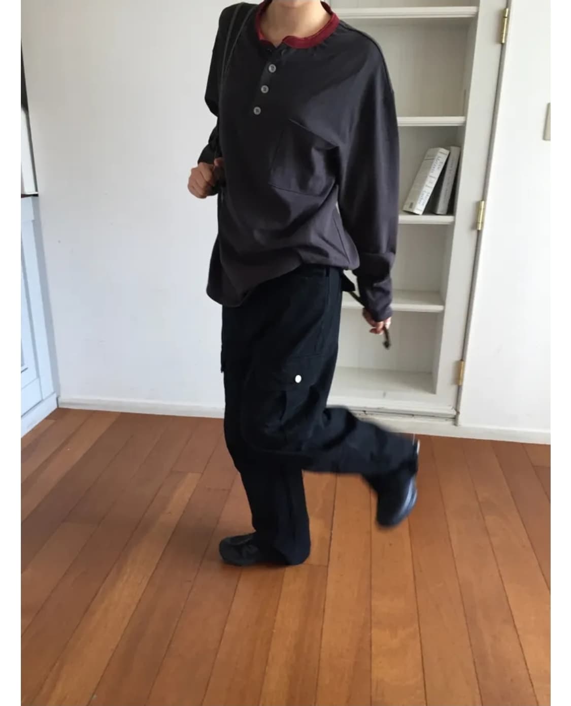 DSTU 베리업 헨리넥 긴팔티 차콜 상품이미지2