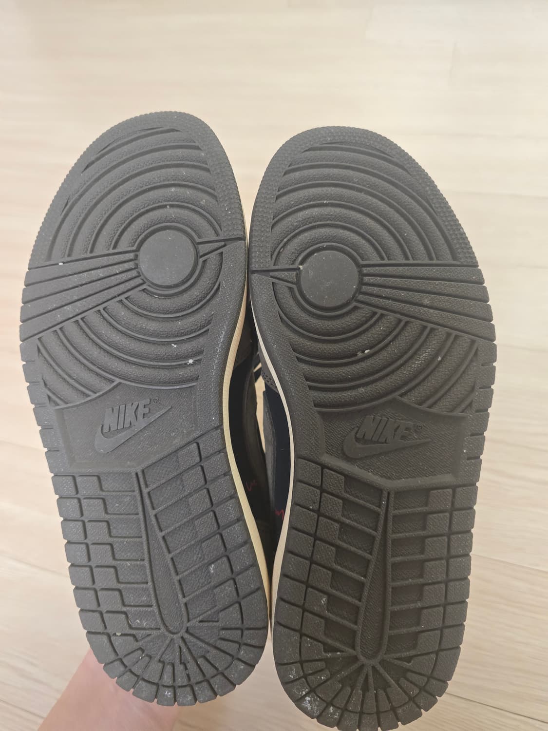 나이키 에어 조던 1 로우 트래비스 스캇 모카 7사이즈 상품이미지4