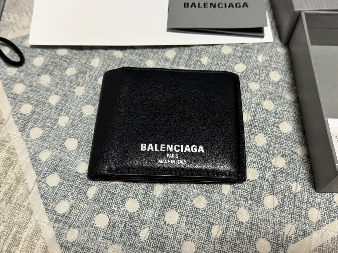 <거의 새것> 발렌시아가 크레딧 스퀘어 폴디드 지갑 상품이미지4